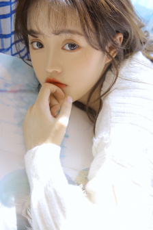 年轻母亲四
